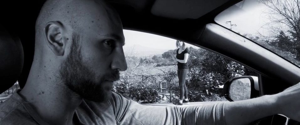 "Per non dire solamente "se potessimo tornare indietro", ma per una consapevolezza di quello che ognuno di noi può fare per migliorare il proprio presente. Sospesi in una dimensione musicale senza tempo e dove la vita con la violenza non ha colori, Osuba ferma lo spettatore in un finale che è solo l'inizio di un grande e necessario cambiamento".
